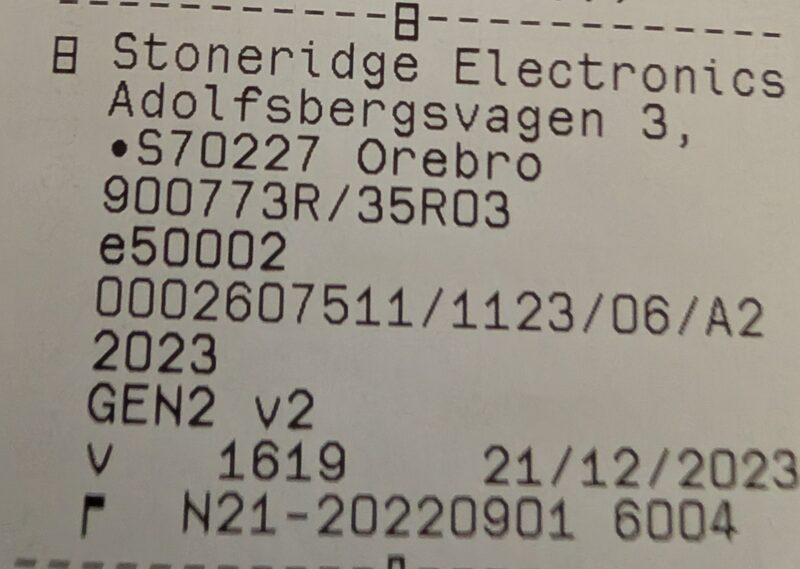 Példa: Stoneridge tachográf-nyomtatvány fejléc, benne a Stoneridge Electronics gyártó adatai és a GEN2 v2 generáció-jelölés